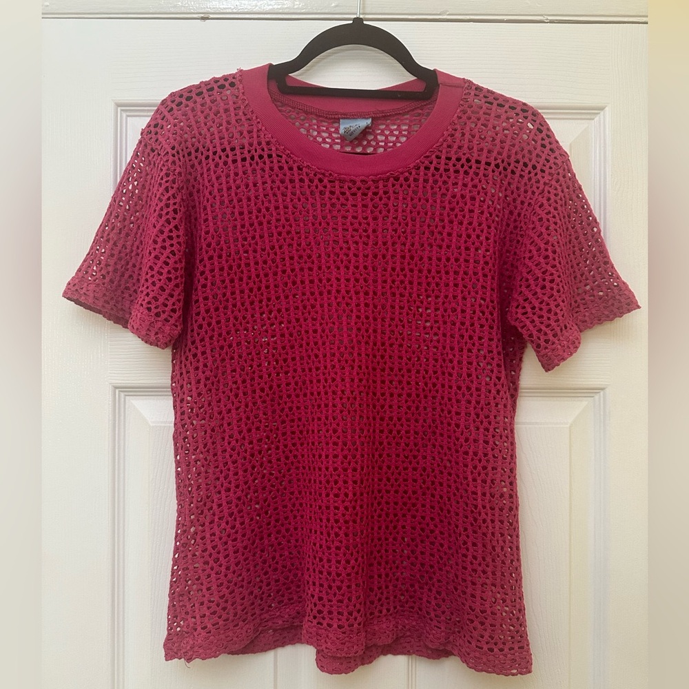 VINTAGE UNISEX MESH TSHIRT IN FUCHSIA